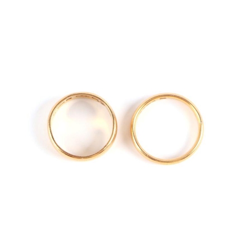 720 - Two 22ct gold wedding bands, 9.7g (2).