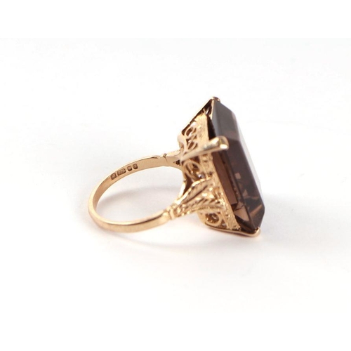 728 - A 9ct gold and smoky quartz dress ring, approx UK size 'N', 8g.