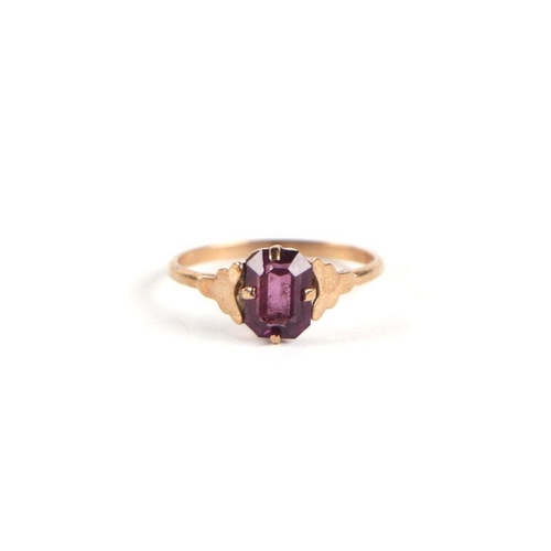 744 - A 9ct gold and amethyst solitaire ring, approx UK size 'P', 1g.