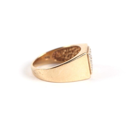 746 - A 9ct gold and diamond gentleman's signet ring, approx UK size 'N', 4g.