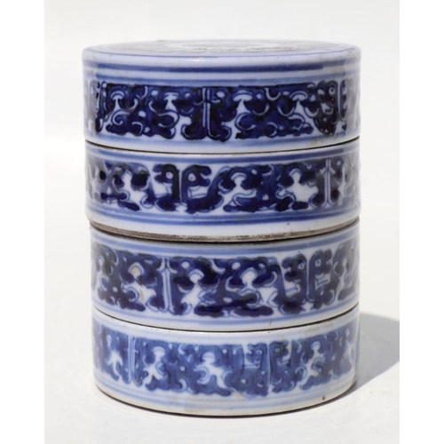 784 - An 18th century Chinese blue & white sectional stacking box of cylindrical form, 12cms high.Cond... 