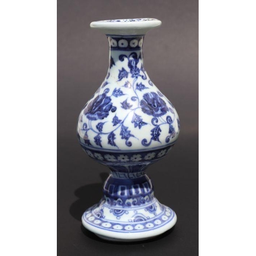 809 - A Chinese blue and white wine or sake ewer decorated with scrolling foliage and cut flowers, 20cm hi... 