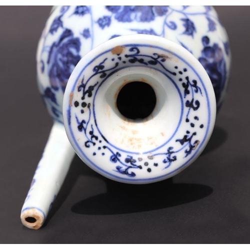 809 - A Chinese blue and white wine or sake ewer decorated with scrolling foliage and cut flowers, 20cm hi... 