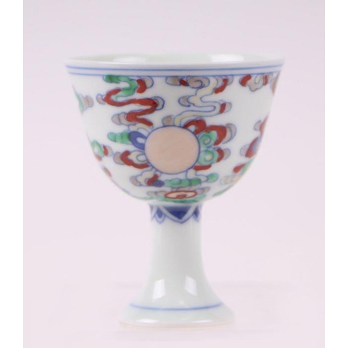 821 - A Chinese Wucai style stem cup with six character mark to the underside, 8cms high.