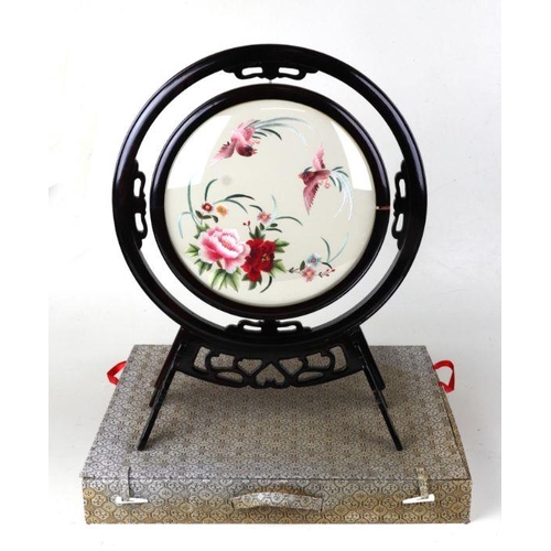 909 - A Chinese Suzhou silk embroidery roundel depicting birds and flowers, mounted in a hardwood frame, o... 