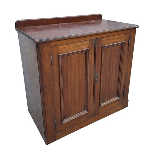 937 - A Victorian mahogany two door cupboard with shelved interior. 103cm wide