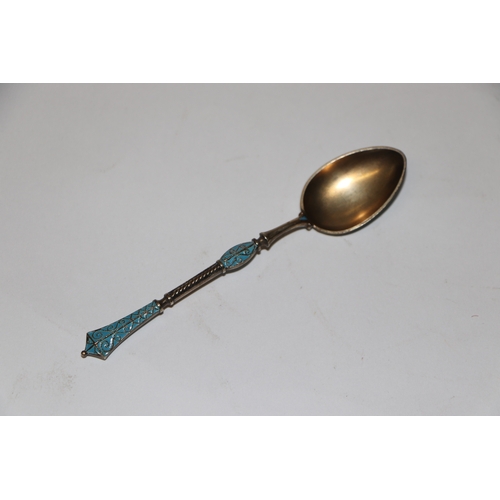 688 - A set of six continental silver gilt and enamel teaspoons, 75g (6).