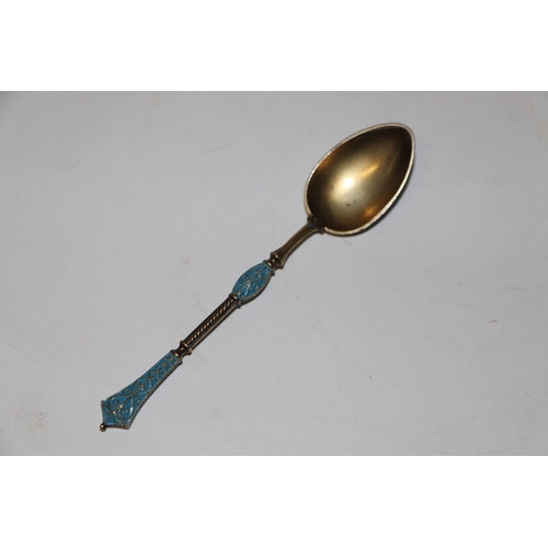 688 - A set of six continental silver gilt and enamel teaspoons, 75g (6).