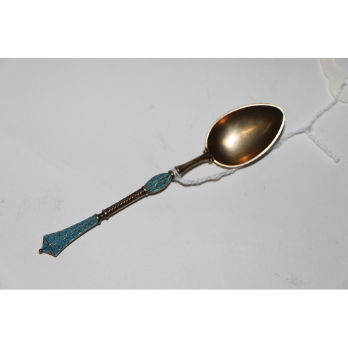 688 - A set of six continental silver gilt and enamel teaspoons, 75g (6).