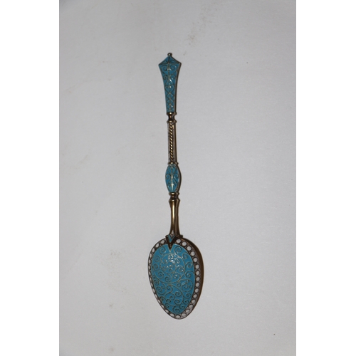 688 - A set of six continental silver gilt and enamel teaspoons, 75g (6).