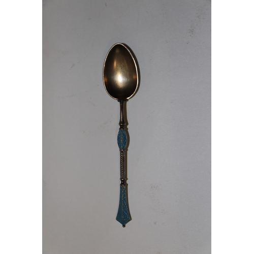 688 - A set of six continental silver gilt and enamel teaspoons, 75g (6).