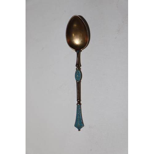 688 - A set of six continental silver gilt and enamel teaspoons, 75g (6).