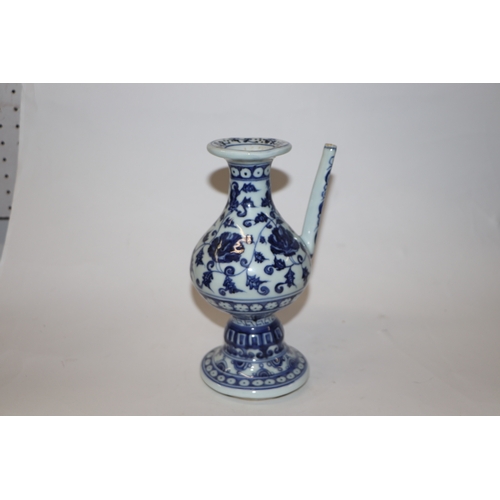 809 - A Chinese blue and white wine or sake ewer decorated with scrolling foliage and cut flowers, 20cm hi... 