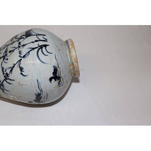 908 - A Chinese blue and white bottle vase decorated with birds and foliage, 25cm high.