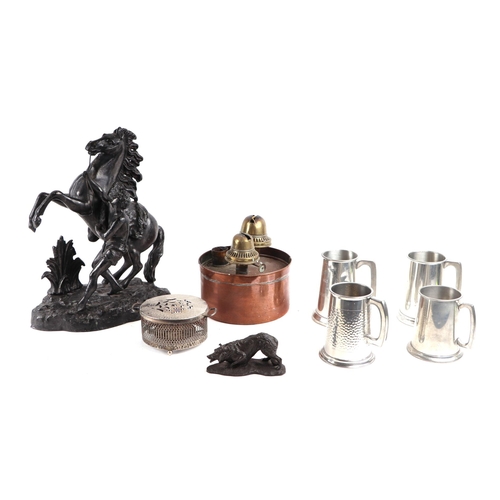 516 - A quantity of assorted metalware including a copper kettle, pewter tankards, brass pan and others si... 