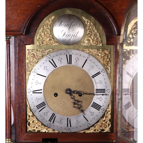 567 - A 19th Century long cased clock, the silver dial with Roman numerals, eight day movement, in an oak ... 