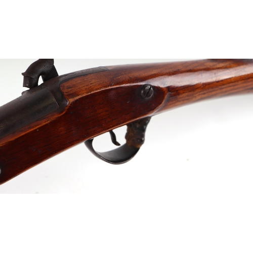 85 - A percussion sporting gun with oak stock, 157cm long.