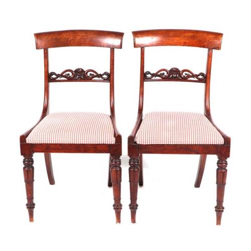 865 - A set of six William IV mahogany dining chairs on turned front supports with upholstered seats (6).