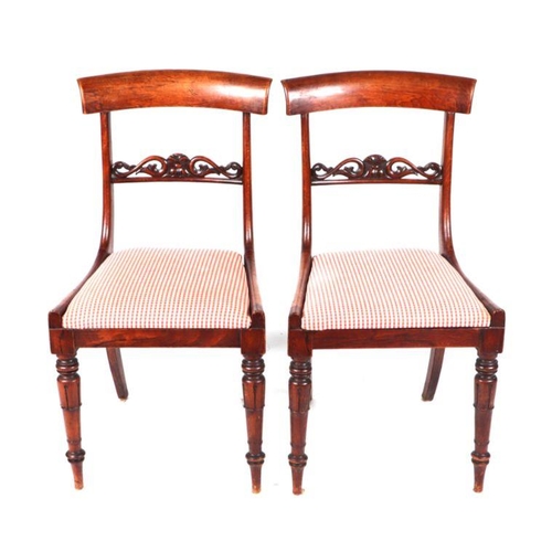 865 - A set of six William IV mahogany dining chairs on turned front supports with upholstered seats (6).