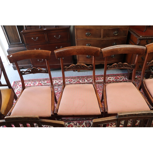 865 - A set of six William IV mahogany dining chairs on turned front supports with upholstered seats (6).