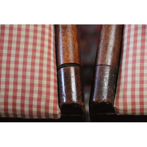 865 - A set of six William IV mahogany dining chairs on turned front supports with upholstered seats (6).