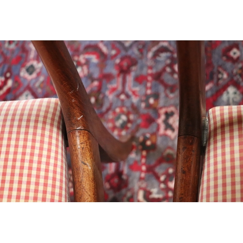 865 - A set of six William IV mahogany dining chairs on turned front supports with upholstered seats (6).