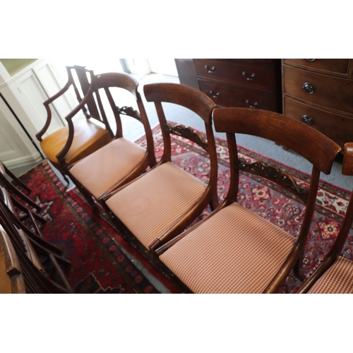 865 - A set of six William IV mahogany dining chairs on turned front supports with upholstered seats (6).