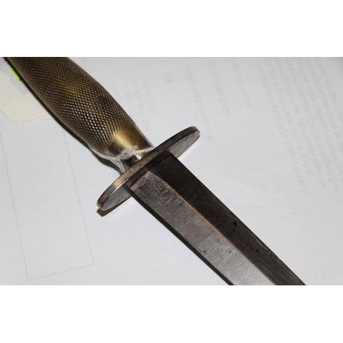 104 - A WWII Fairbairn Sykes fighting knife, the steel blade signed 'F&S Fighting Knife', the reverse sign... 