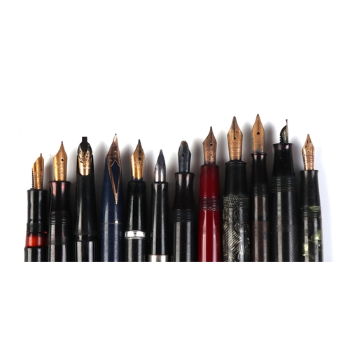 1036 - A group of fountain pens to include Osmiroid and Parker (9).