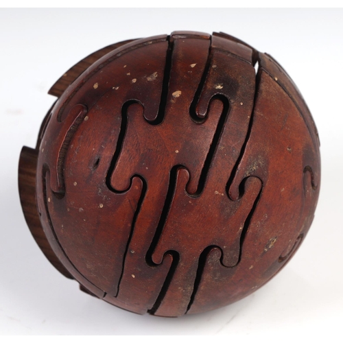 1039 - A 19th century treen on boxwood puzzle ball, approx 7.5cm diameter