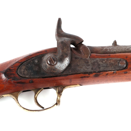 114 - A British Army 1859 Enfield Musket Cavalry carbine with percussion, smooth bore and articulated ram ... 