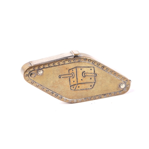 1417 - An unusual WWI Mk. V tank shaped brass vesta case, marked 'T&W Patent No. 20369/18', 6cms long.