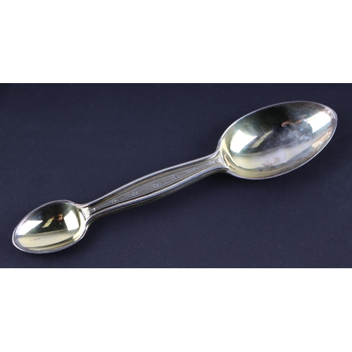 1776 - A silver gilt double ended medicine spoon, London 1911, 13cm long.