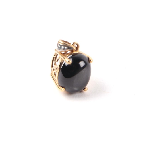 1816 - A 9ct gold mounted black star sapphire pendant.