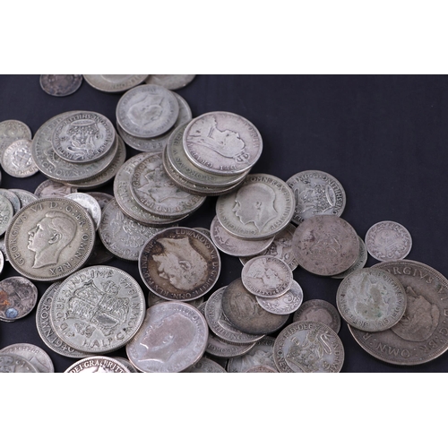 352 - A quantity of assorted pre 1947 GB silver coinage to include crowns, half crowns and sixpences to in... 