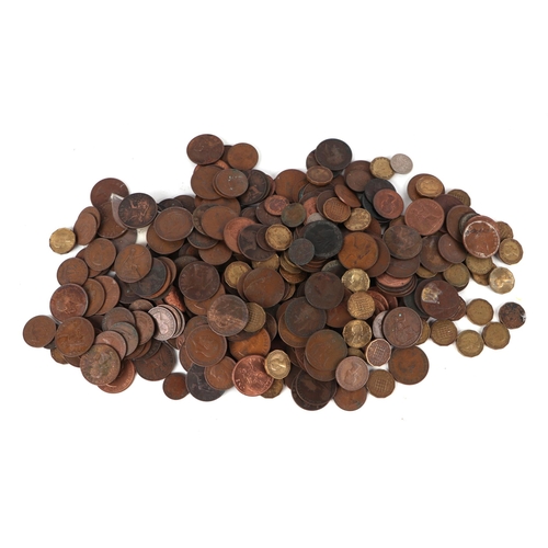 359 - A quantity of GB coinage to include Victorian pennies.