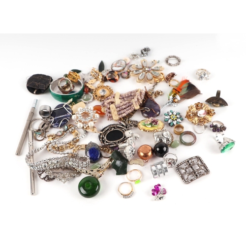 456 - A quantity of costume jewellery to include rings and bracelets.