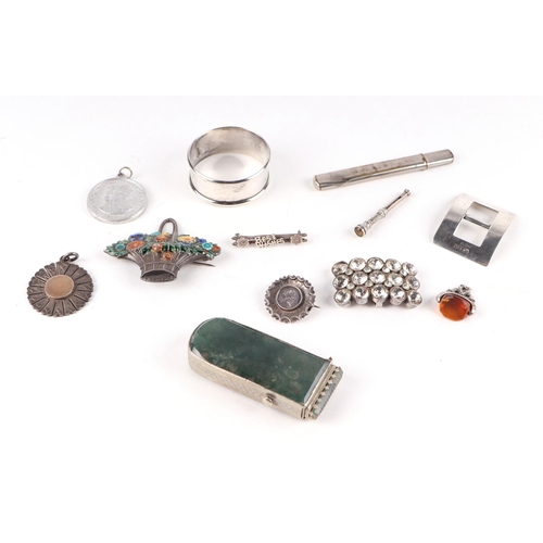 464 - An early 20th Century green leather jewellery box with lift out tray, containing various silver and ... 