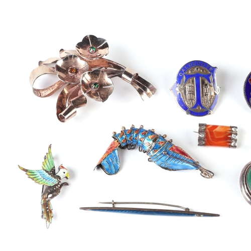 471 - A quantity of silver jewellery to include a floral spray brooch, Scottish hardstone brooches, agate ... 