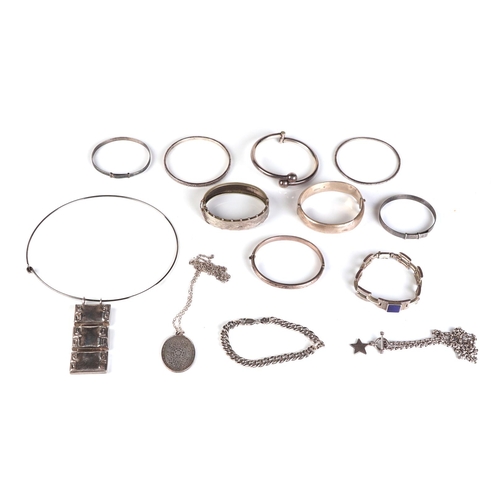 490 - A quantity of silver jewellery to include bangles and necklaces, total weight 327g.