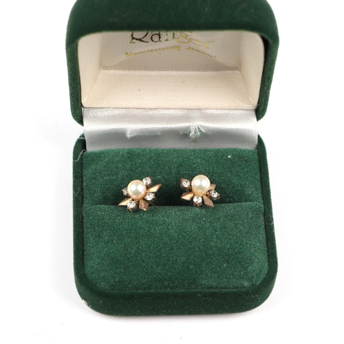 526 - A pair of 9ct gold and pearl earrings, 1.6g.