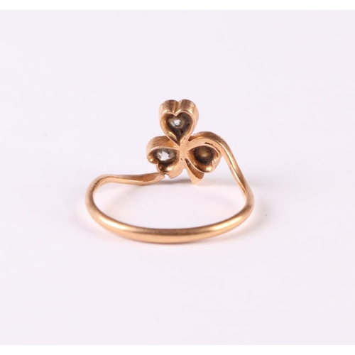 533 - An antique yellow metal (tests as gold) diamond set clover leaf shaped ring, approx UK size O, 2.3g.