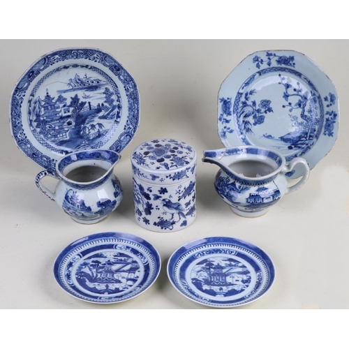 642 - A group of 18th / 19th century Chinese blue & white ceramics to include a cylindrical box and cover;... 