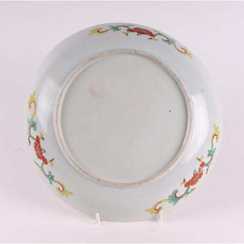 656 - A Chinese famille vert shallow bowl decorated with figures in a landscape, 26cms diameter.