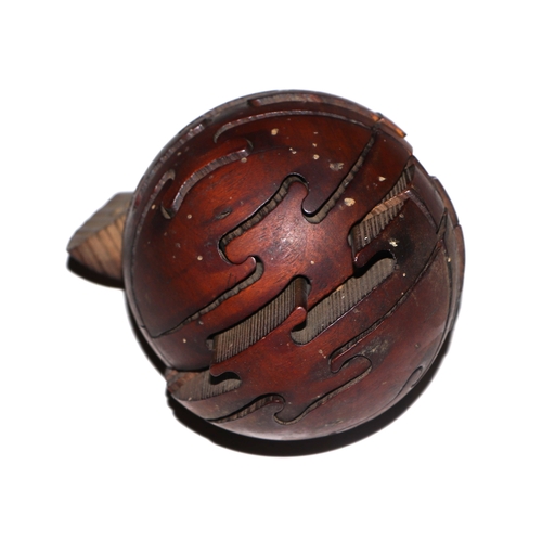 1039 - A 19th century treen on boxwood puzzle ball, approx 7.5cm diameter