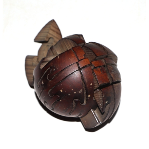 1039 - A 19th century treen on boxwood puzzle ball, approx 7.5cm diameter