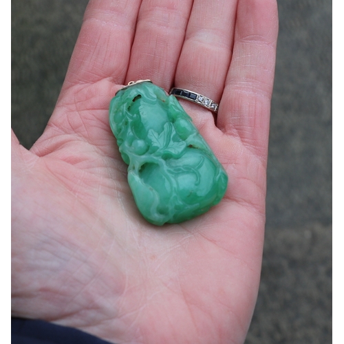 1822 - A fine Chinese green jade double gourd pendant carved with a squirrel and fruit, on a yellow metal s... 