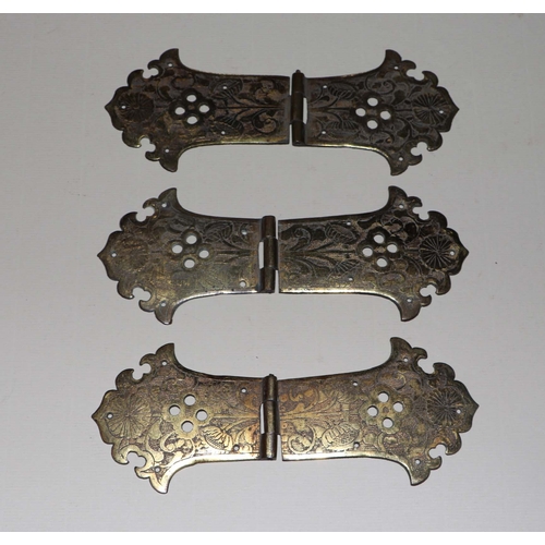 330 - A late 18th / early 19th century engraved brass lock plate with original key and associated hinges; ... 