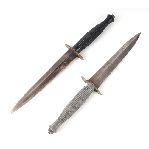 146 - A Fairbairn Sykes style Commando fighting knife, 9cms long; together with another similar smaller 28... 