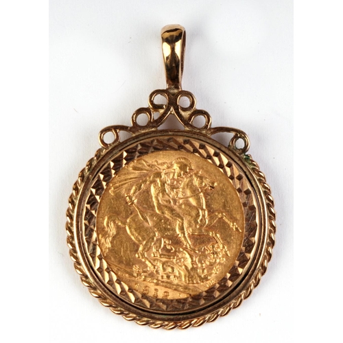 634 - A George V 1912 full gold sovereign on a 9ct gold pendant mount, total weight 12g.